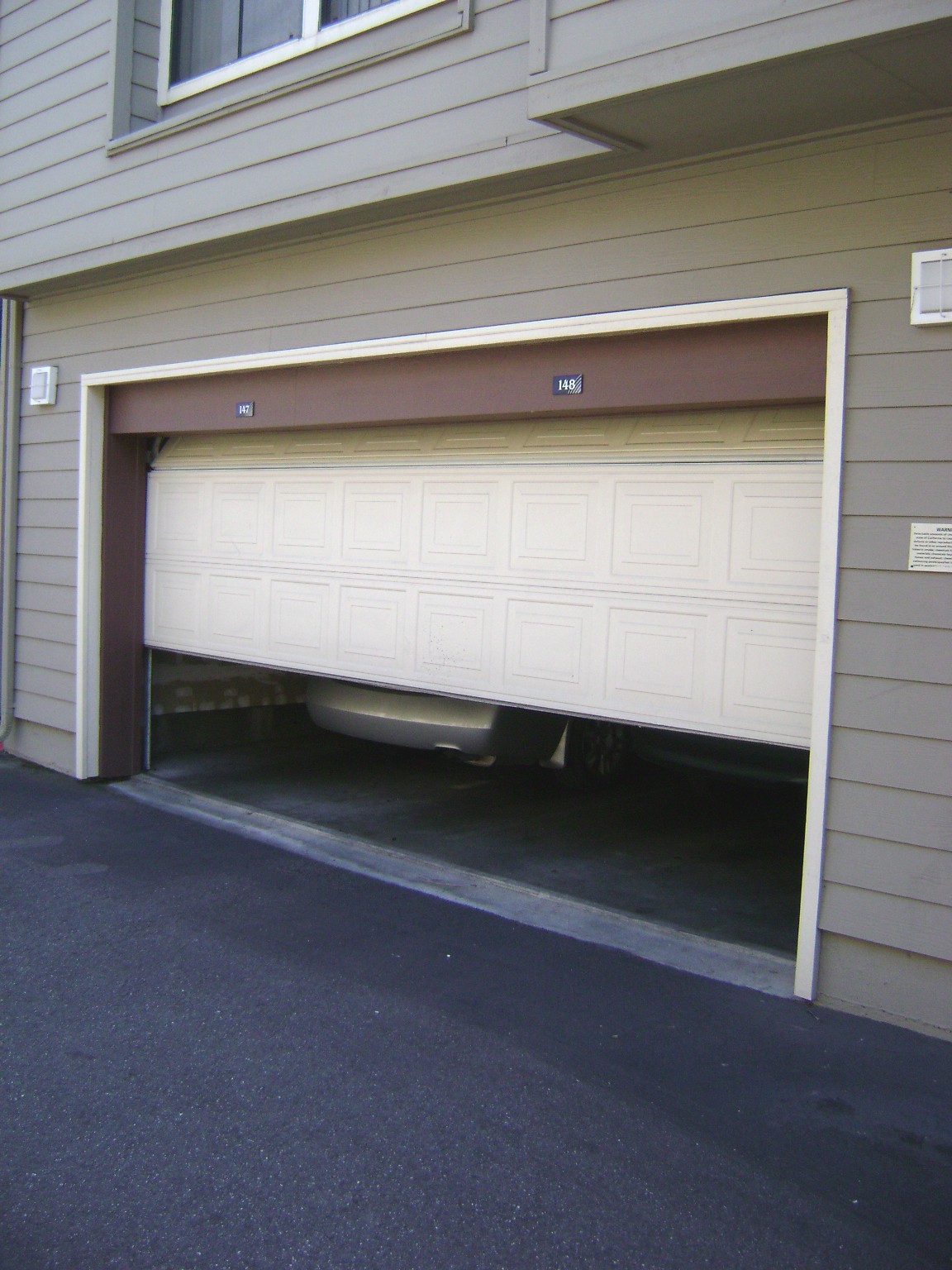 Garage_door_sliding_up